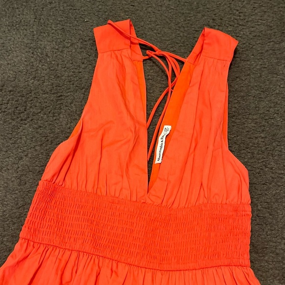 Abercrombie V-Neck Tiered Midi Dress - Picture 4 of 5